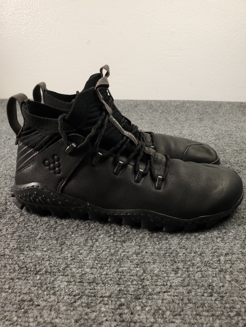 Vivobarefoot Magna Forest ESC 42 10.5 Obsidian Black Leather Hiking Trail Boots